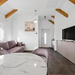 Beautiful In With Kitchen Holiday home *