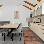 Pet Friendly In Ferienhaus Skradin