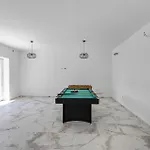 Beautiful In With Kitchen Holiday home *