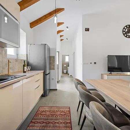 בית נופש Beautiful In With Kitchen