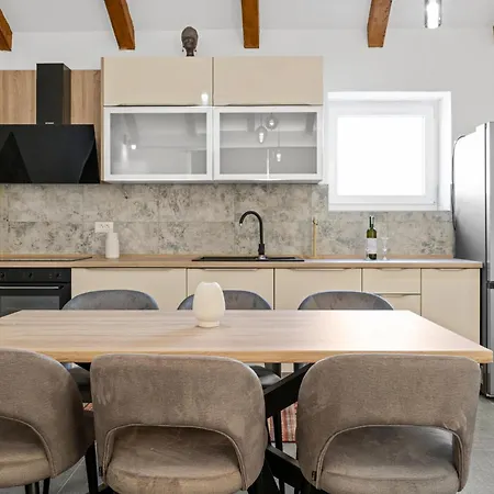 Сasa de vacaciones Beautiful In Skradin With Kitchen