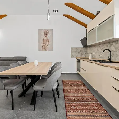 Beautiful In Skradin With Kitchen Feriehus Piramatovci