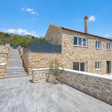 Beautiful In Skradin With Kitchen Feriehus Piramatovci