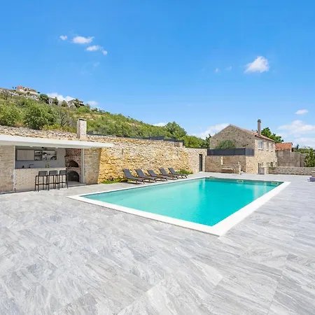 Holiday home Beautiful In Skradin With Kitchen