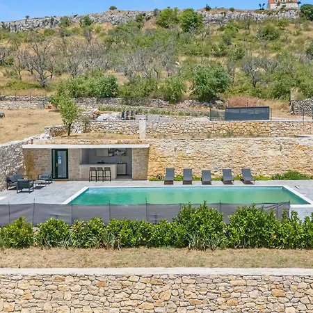 Beautiful In Skradin With Kitchen Feriehus *