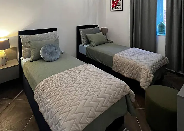 Vakantiehuis Beautiful In With Kitchen Skradin