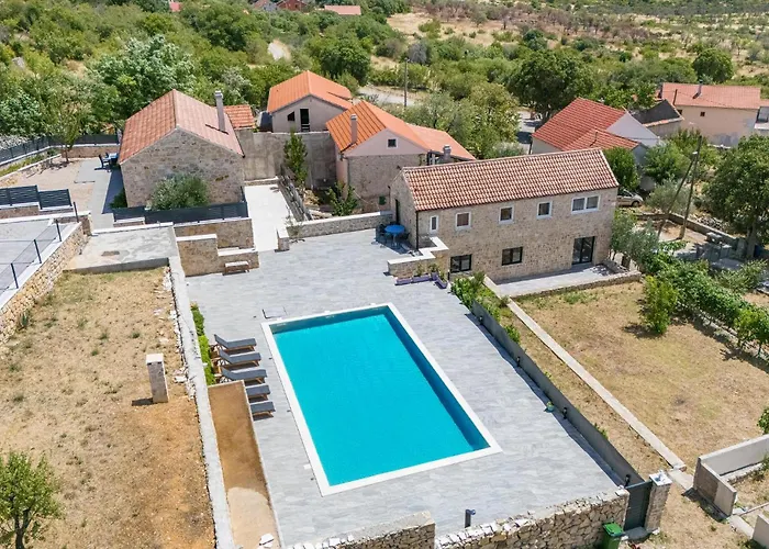 Vakantiehuis Beautiful In With Kitchen Skradin