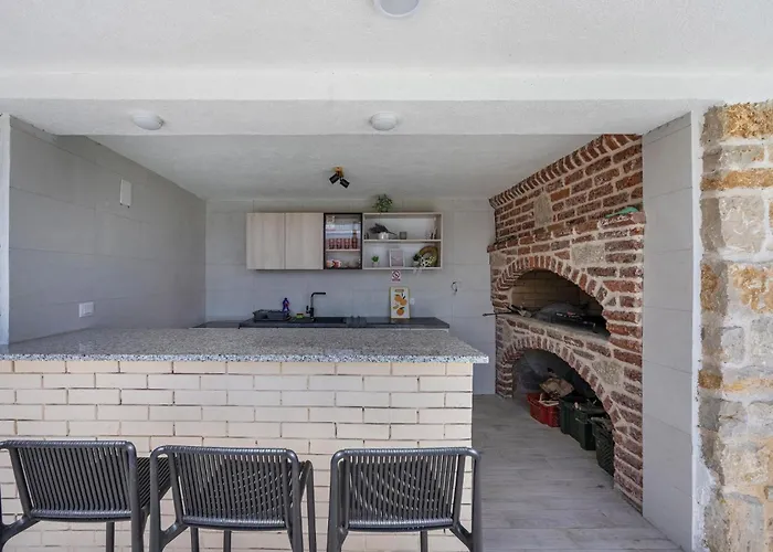 Beautiful In With Kitchen *