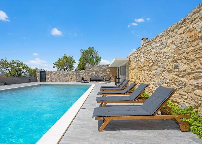 Vakantiehuis Beautiful In With Kitchen Skradin